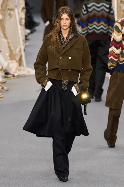 Look 30
